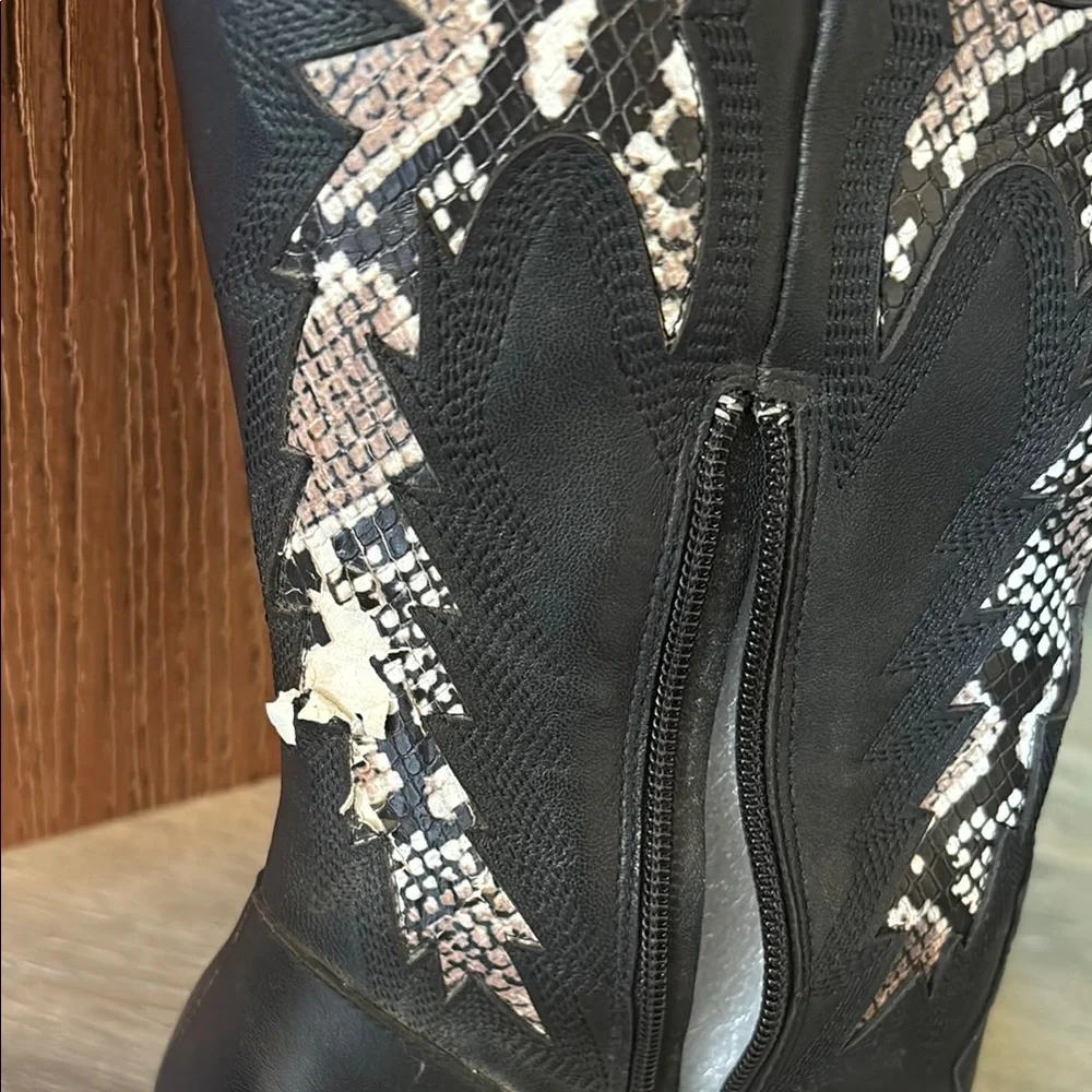 Gianni Bini Katyanna snake & black boots - Picture 11 of 14